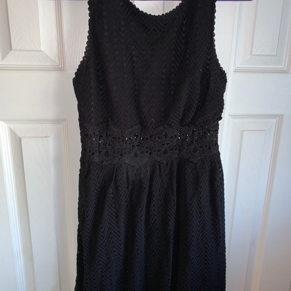 YA Los Ang Crocheted Peak a boo dress - Picture 4 of 6